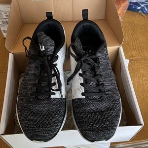 APL TECHLOOM PRO. MENS SIZE 7. Only worn twice